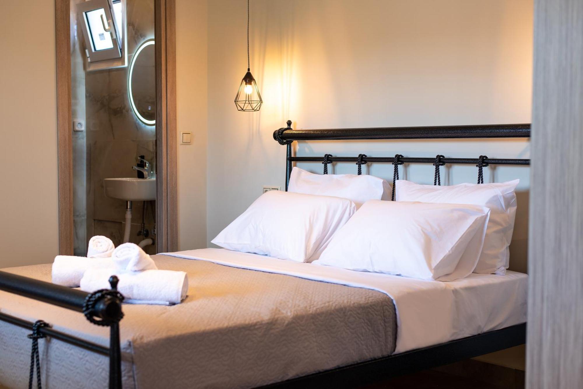 Demi'S Apartments Near Athen'S Airport Артемида Екстериор снимка