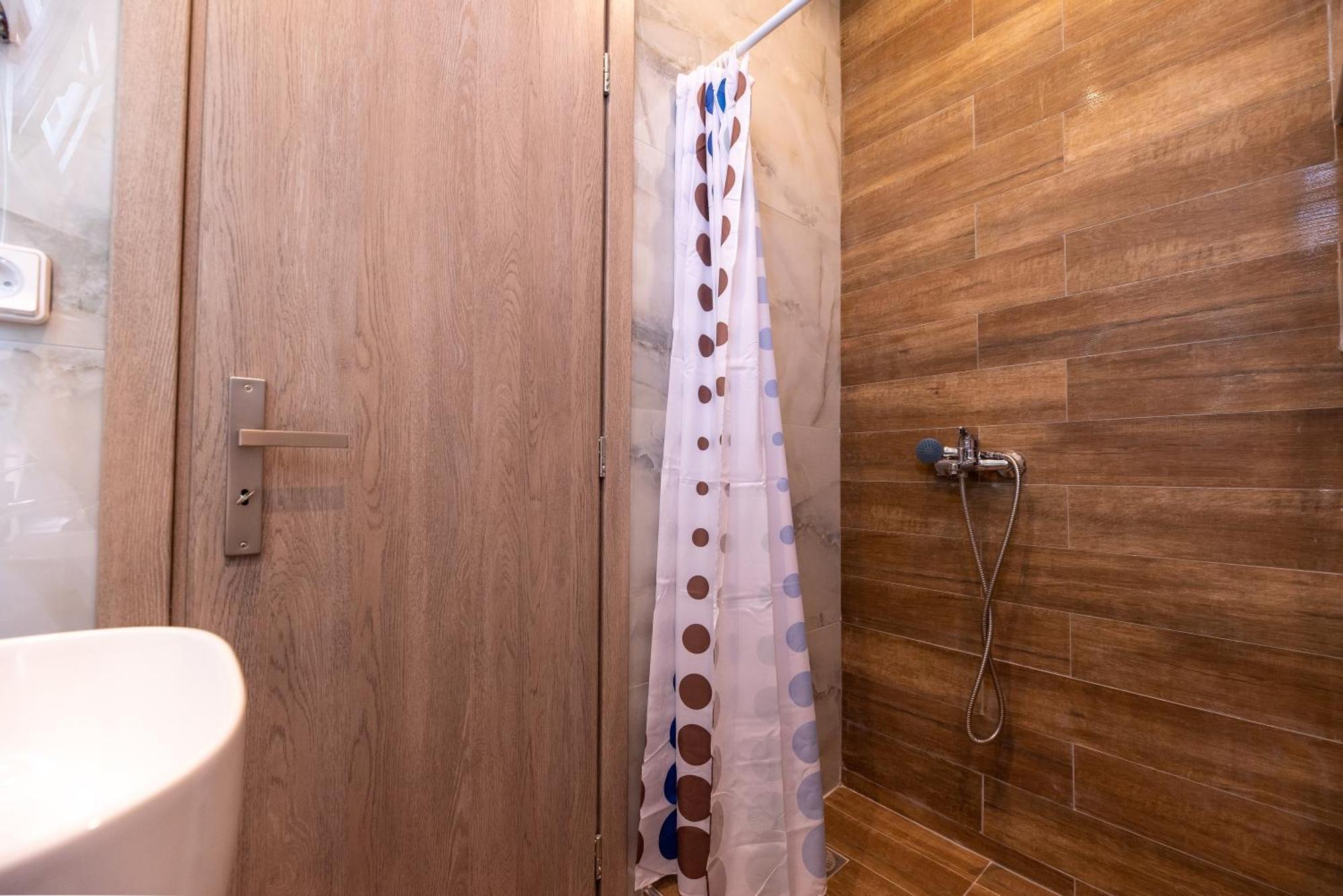 Demi'S Apartments Near Athen'S Airport Артемида Екстериор снимка
