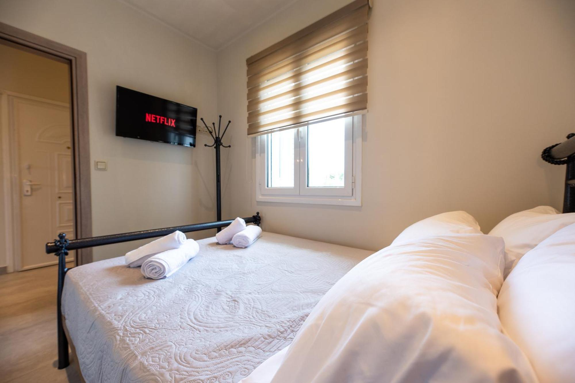Demi'S Apartments Near Athen'S Airport Артемида Екстериор снимка