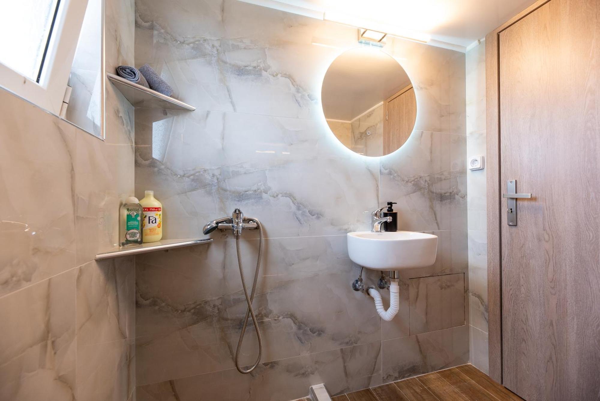 Demi'S Apartments Near Athen'S Airport Артемида Екстериор снимка