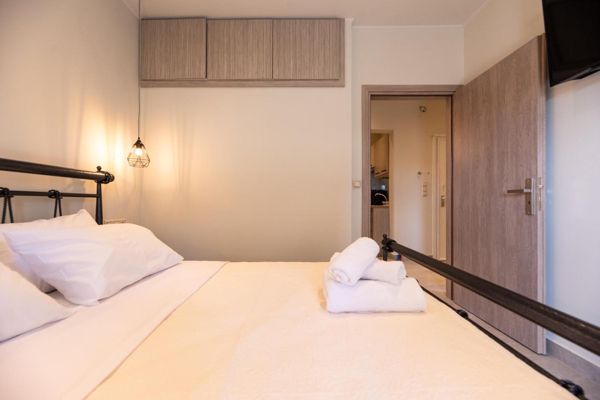 Demi'S Apartments Near Athen'S Airport Артемида Екстериор снимка