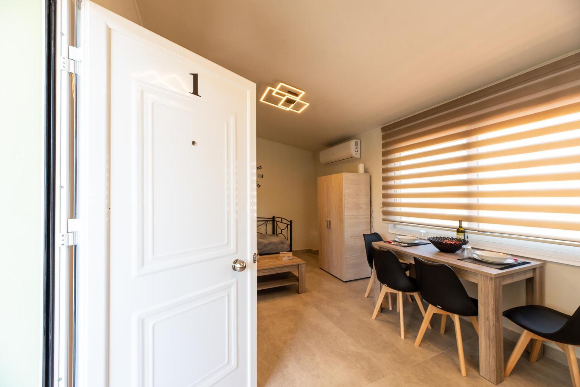 Demi'S Apartments Near Athen'S Airport Артемида Екстериор снимка