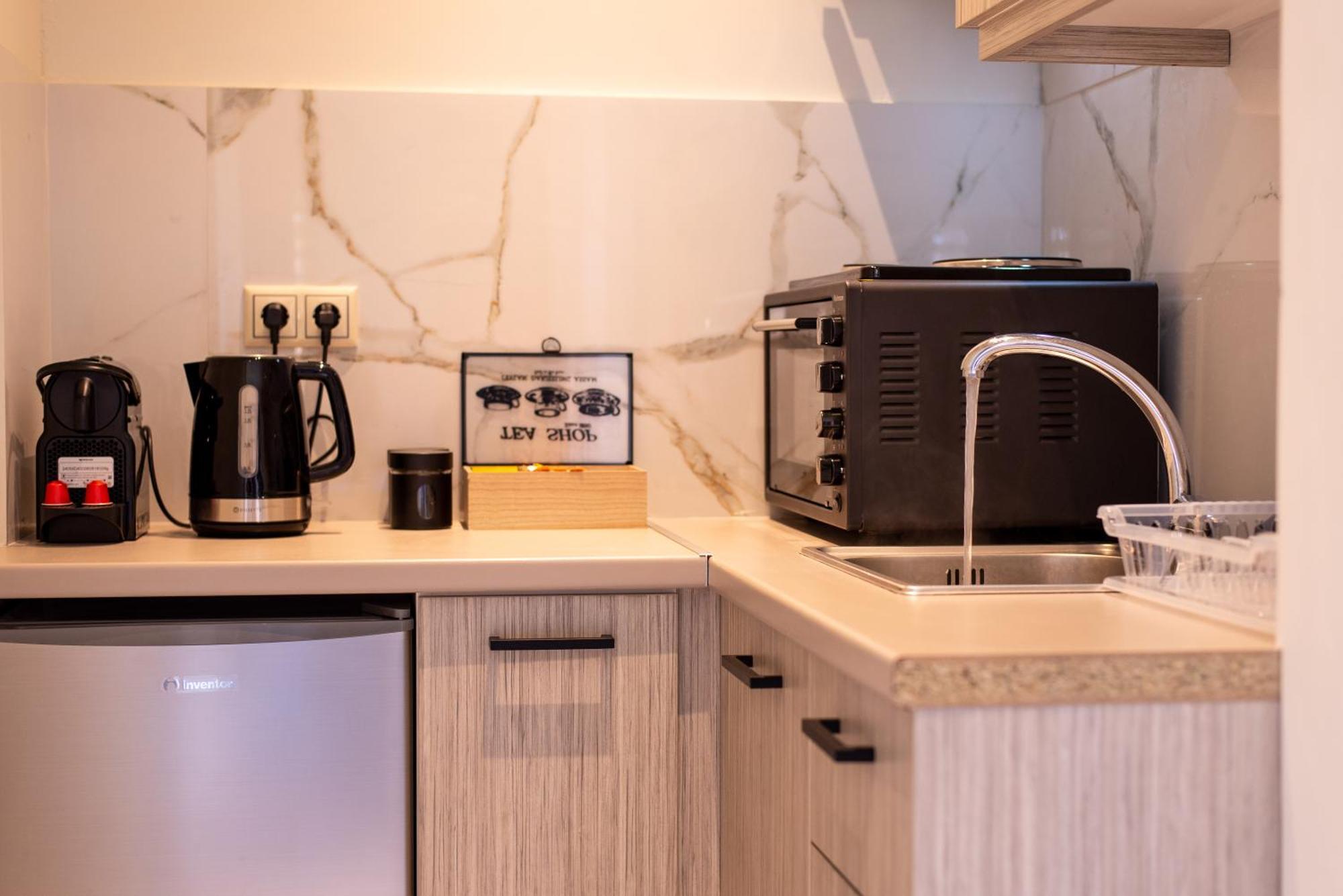 Demi'S Apartments Near Athen'S Airport Артемида Екстериор снимка