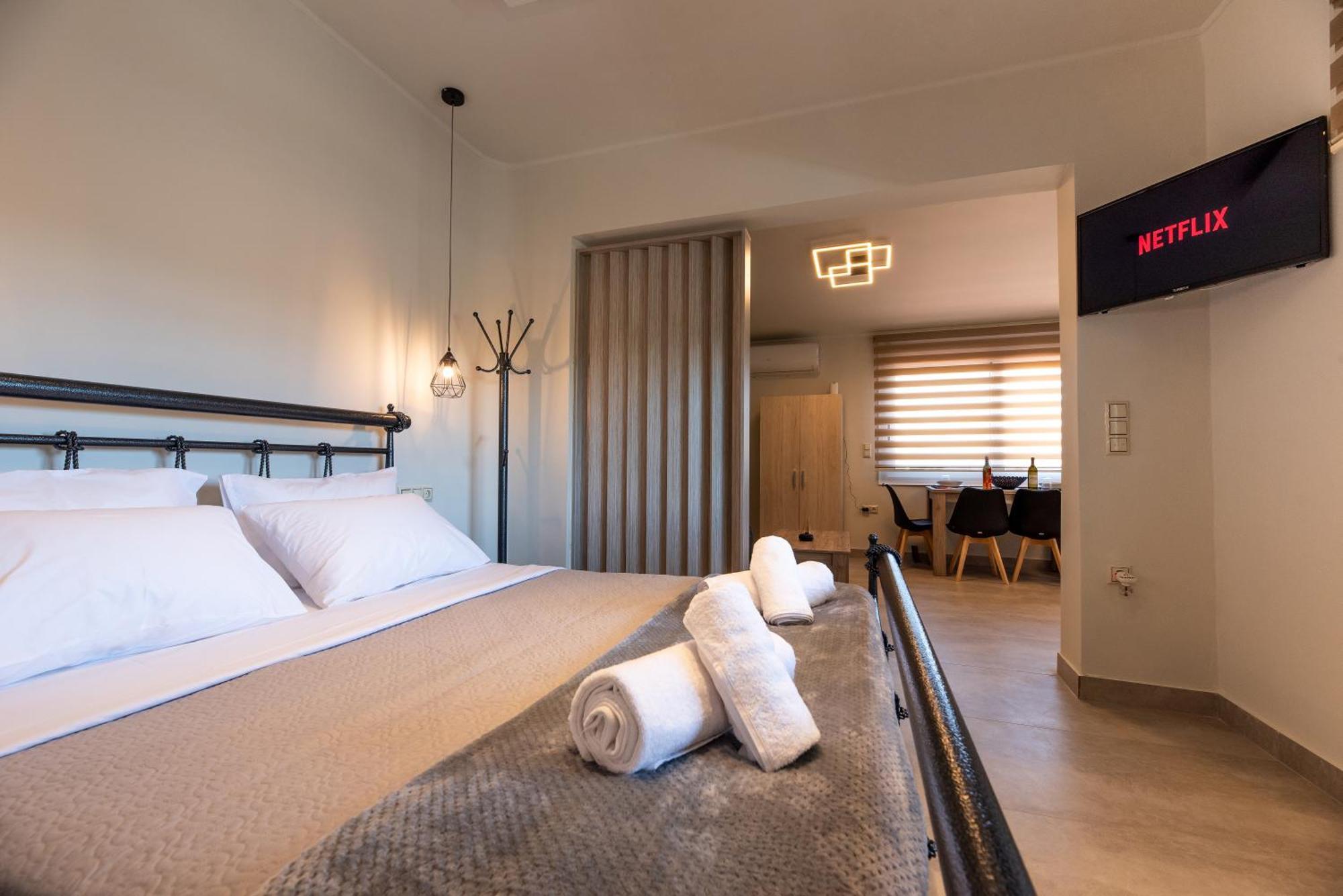 Demi'S Apartments Near Athen'S Airport Артемида Екстериор снимка