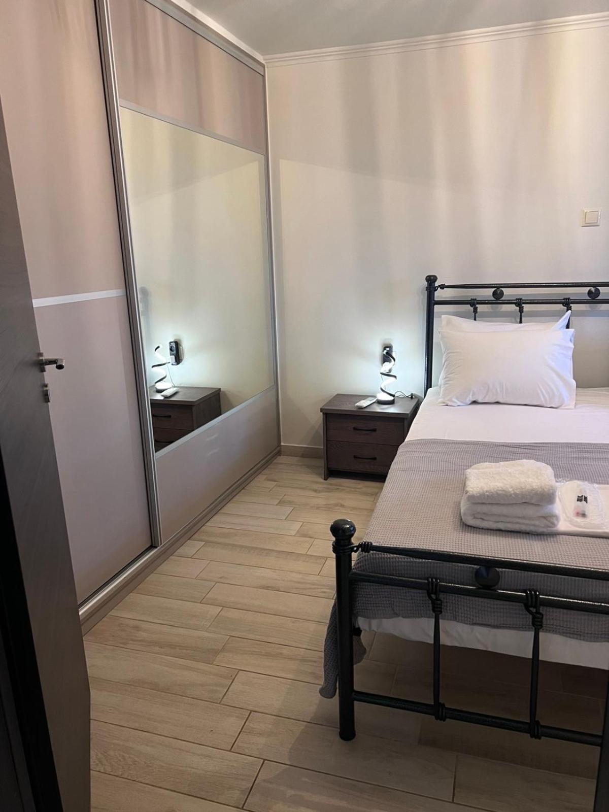 Demi'S Apartments Near Athen'S Airport Артемида Екстериор снимка