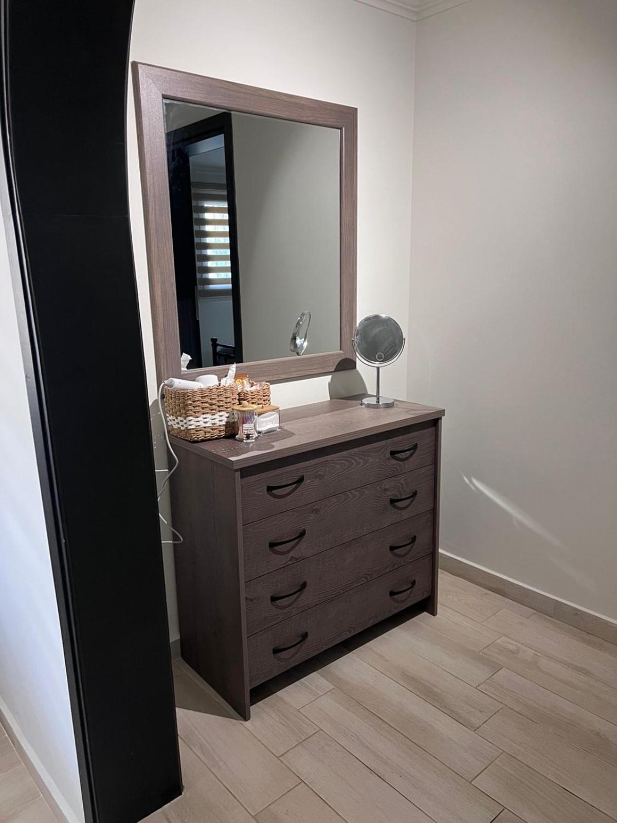 Demi'S Apartments Near Athen'S Airport Артемида Екстериор снимка